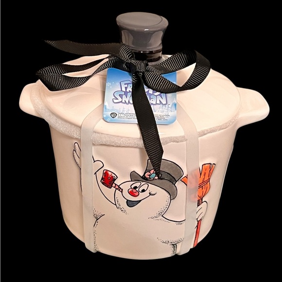 ⛄️ FROSTY Rae Dunn Baker ⛄️ - Picture 1 of 2